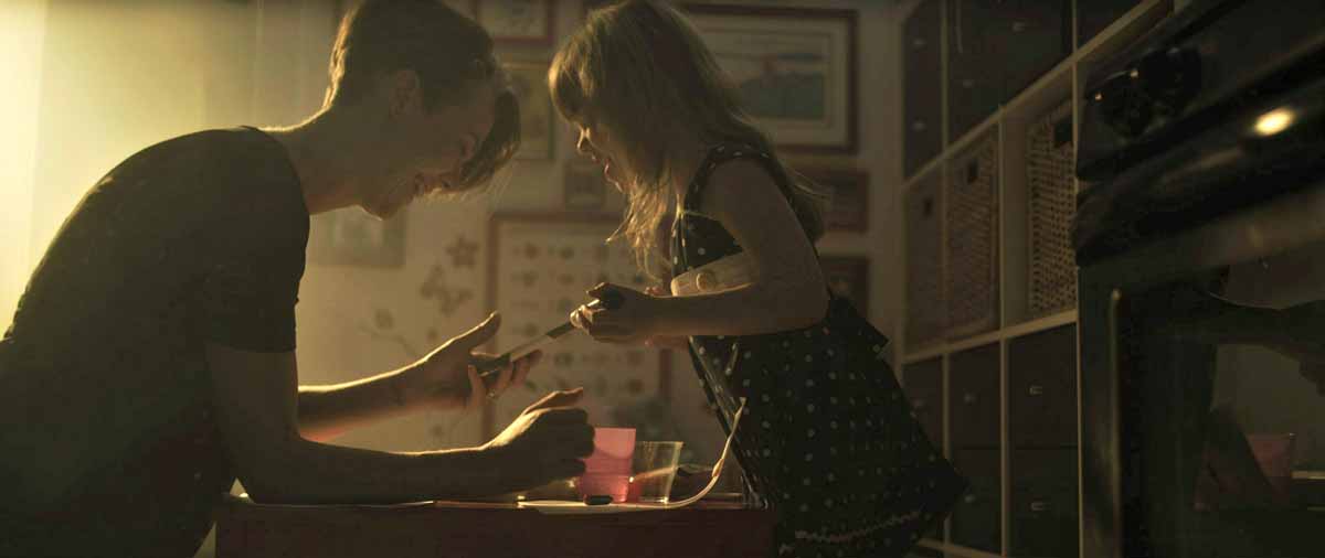 Lauren McCann, Emma Chabrowski - Girl Boxer (2019)